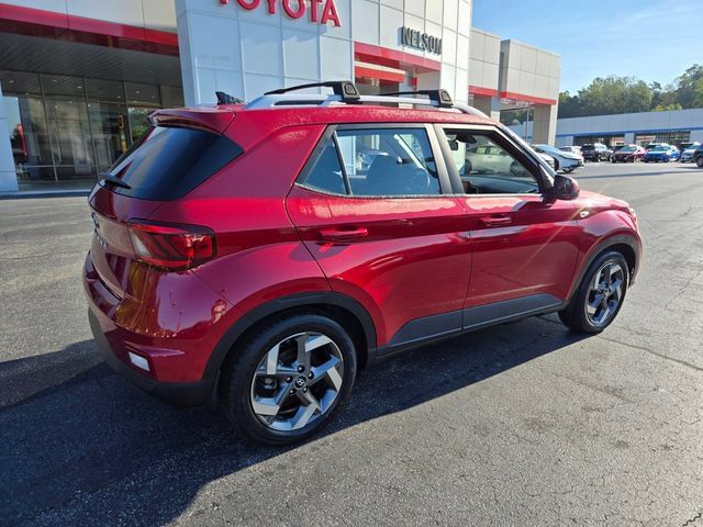 Used 2022 Hyundai Venue SEL FWD image 9
