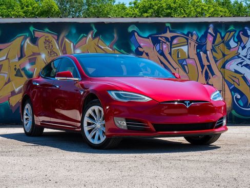 Used 2017 Tesla Model S 90D AWD/4WD image 2
