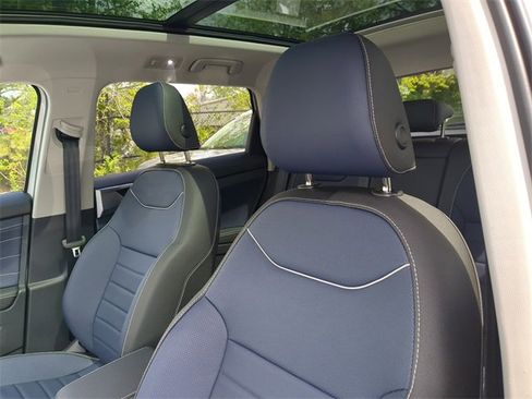 New 2025 Volkswagen Taos SEL image 20