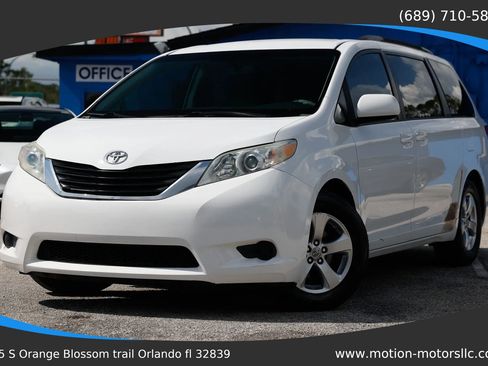 Used 2014 Toyota Sienna LE FWD image 1