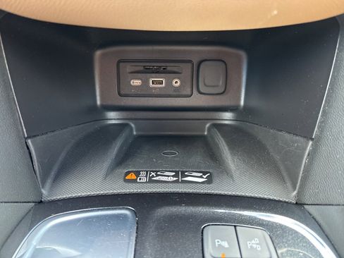 Used 2024 Chevrolet Equinox Premier image 25