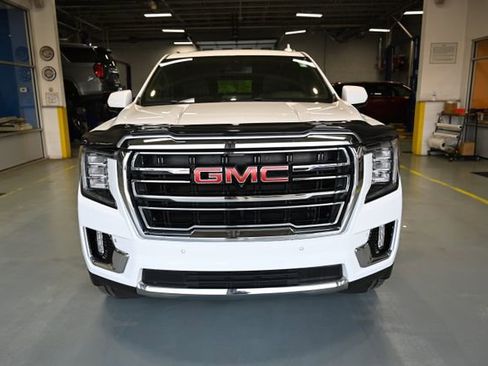 Used 2022 GMC Yukon XL SLT w/ SLT Premium Package AWD/4WD image 2