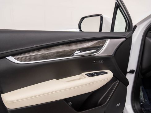 Certified 2022 Cadillac XT5 Sportv image 18