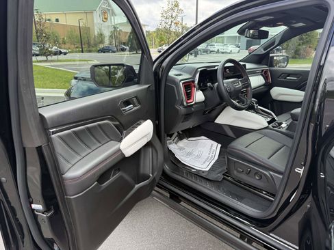 Used 2024 GMC Canyon AT4X AWD/4WD image 17