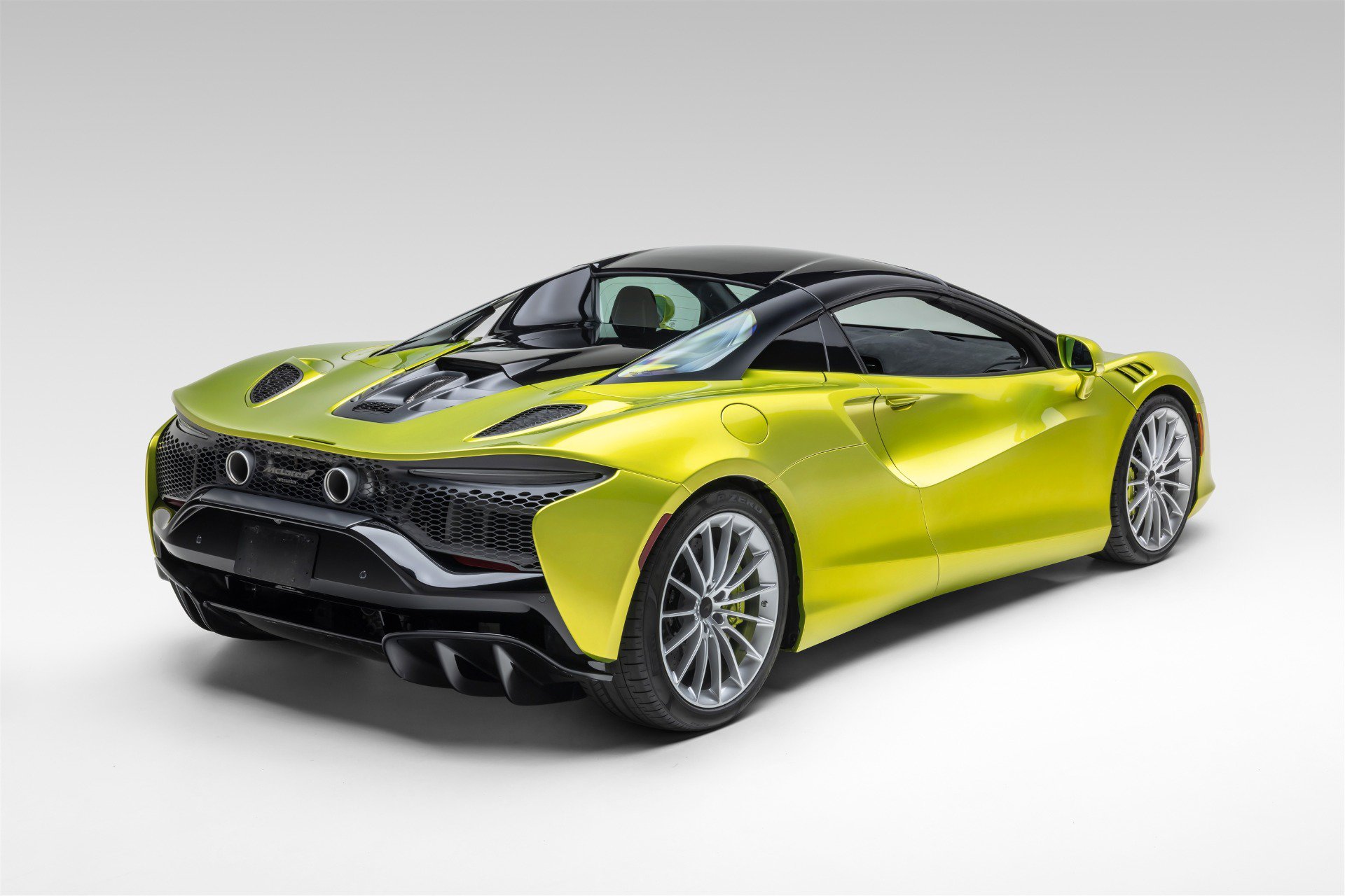 Used 2025 McLaren Artura Spider RWD image 72