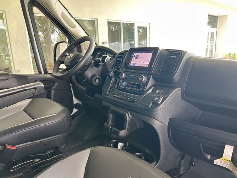 Used 2025 RAM ProMaster 2500 w/ Convenience Group FWD image 21