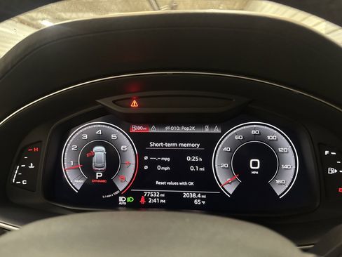 Used 2019 Audi Q8 Prestige w/ Luxury Package image 17