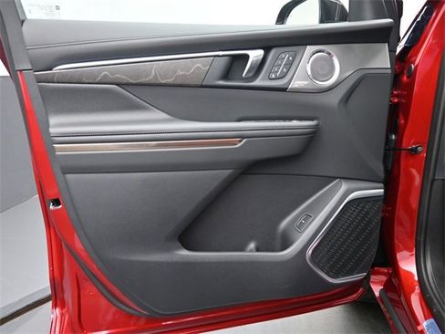 New 2026 Buick Enclave Avenir w/ Super Cruise Package image 12