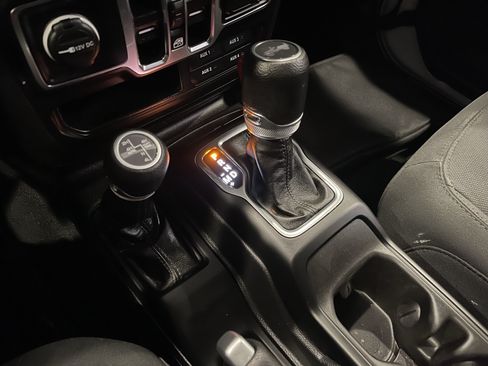Used 2023 Jeep Wrangler Unlimited AWD/4WD image 19