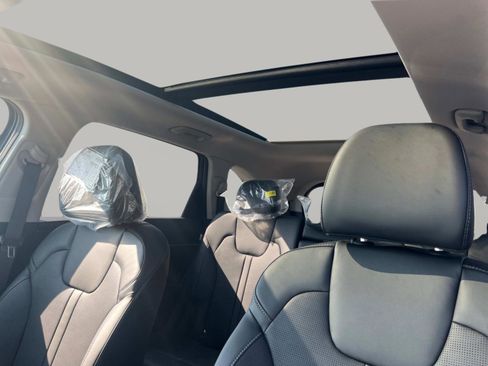 New 2025 Kia Sorento S w/ Panoramic Sunroof Package image 28