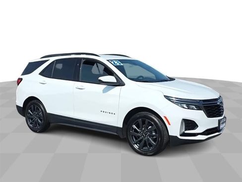 Certified 2023 Chevrolet Equinox RS w/ LPO, Floor Liner Package image 2