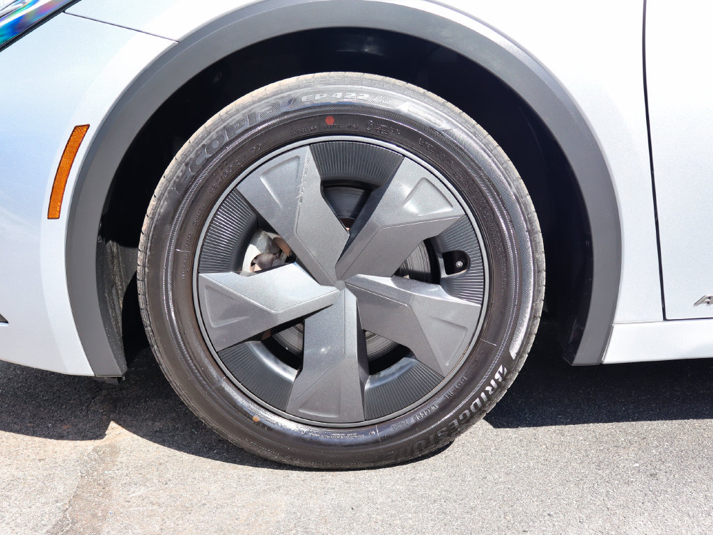 Used 2024 Toyota Prius LE AWD/4WD image 61