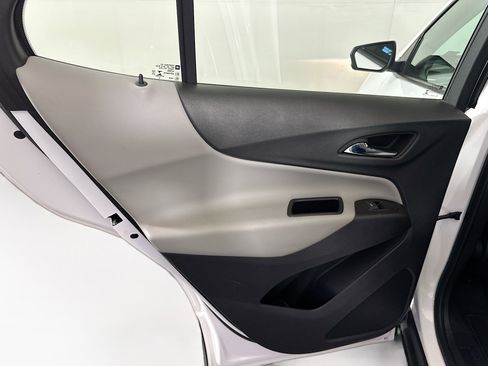 Used 2020 Chevrolet Equinox LS image 24