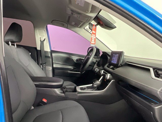 Used 2019 Toyota RAV4 LE AWD/4WD image 16
