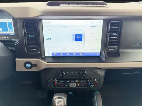 Used 2022 Ford Bronco Wildtrak AWD/4WD image 11