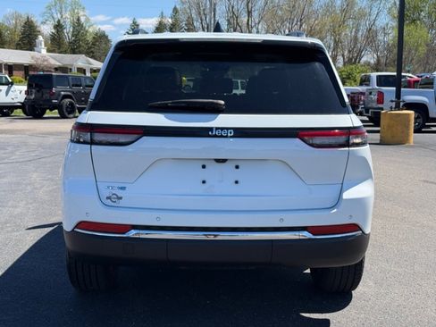 Used 2022 Jeep Grand Cherokee Limited image 7