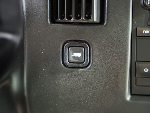 Used 2018 Chevrolet Express 3500 w/ Driver Convenience Package RWD image 29