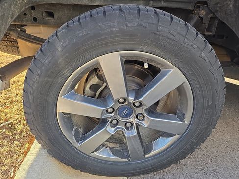 Used 2015 Ford F150 Lariat image 5