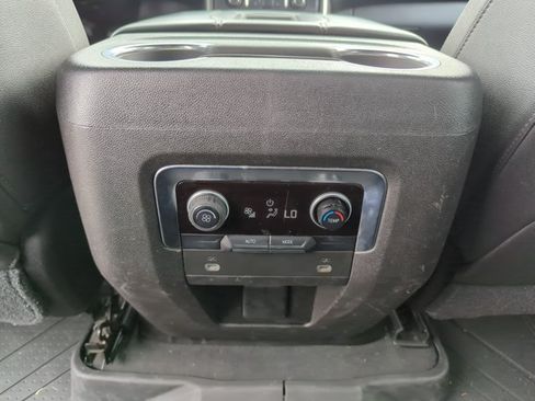 Used 2021 Chevrolet Suburban LT RWD image 19