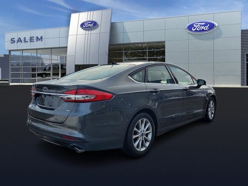 Used 2017 Ford Fusion SE image 4