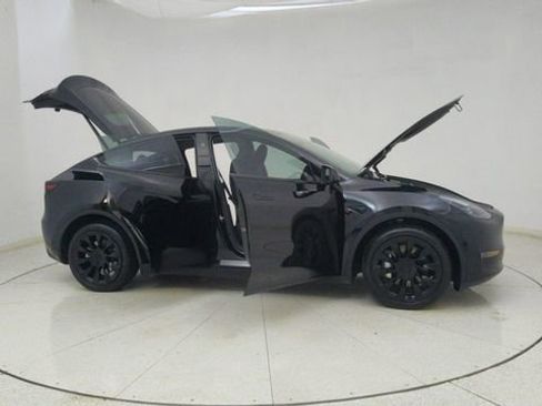 Used 2024 Tesla Model Y Long Range image 68