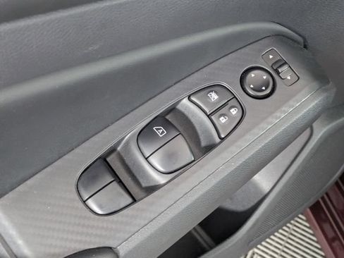 Used 2025 Nissan Altima 2.5 SV FWD image 11
