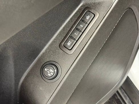 Used 2021 Chevrolet Equinox Premier w/ Redline Edition image 16