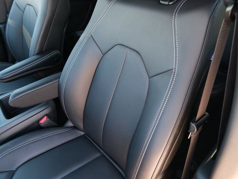 New 2026 Chrysler Pacifica Select FWD image 22