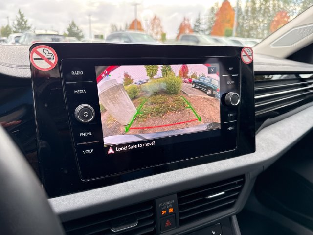 Used 2025 Volkswagen Jetta SE FWD image 22