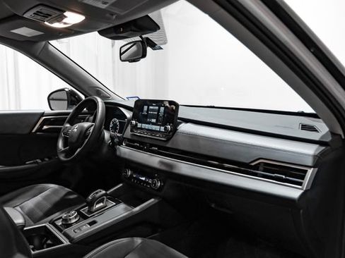 Used 2024 Mitsubishi Outlander SE image 22