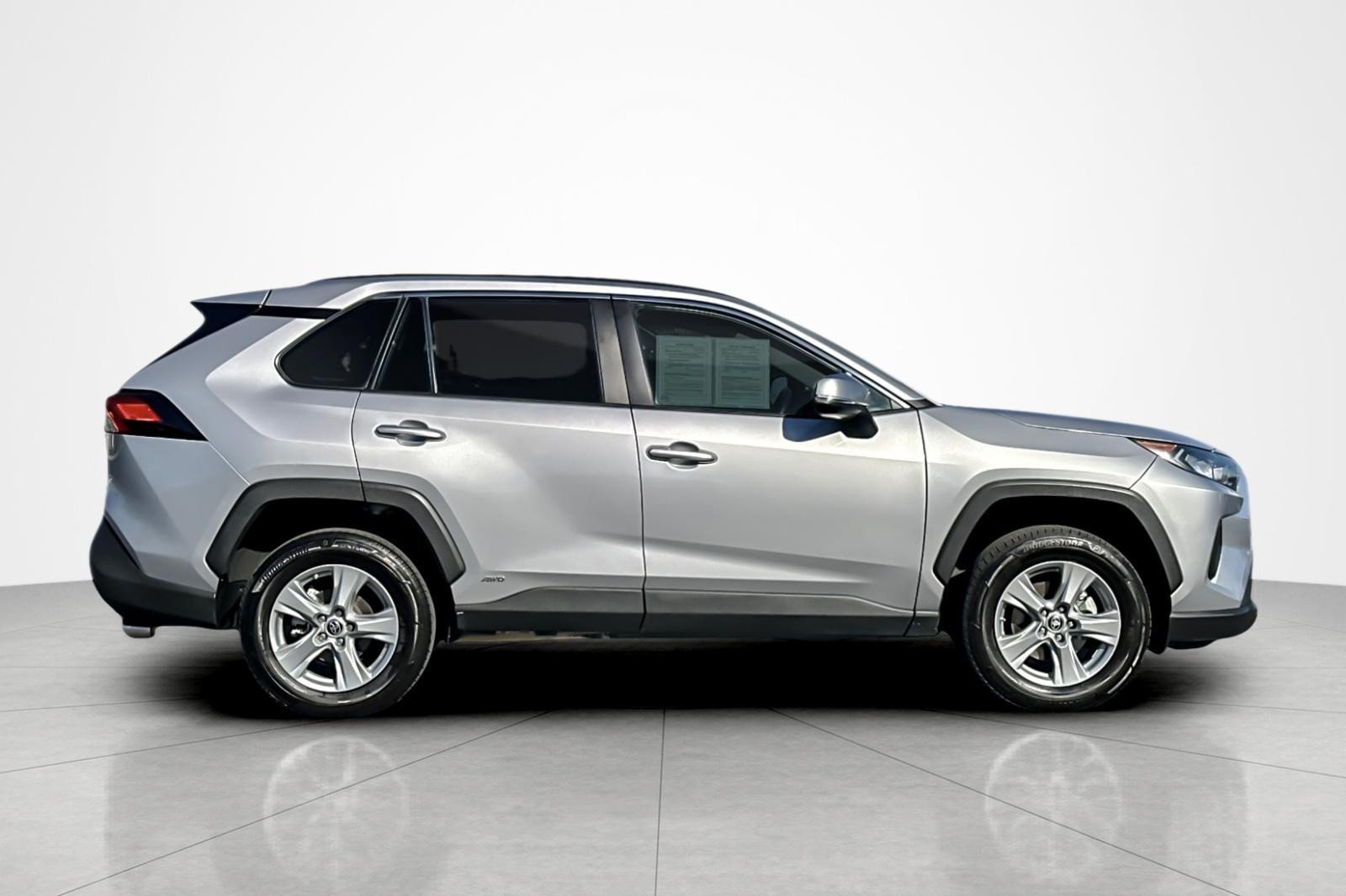 Used 2022 Toyota RAV4 LE AWD/4WD image 6