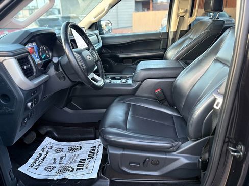 Used 2022 Ford Expedition XLT image 26