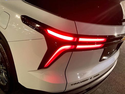 Certified 2025 Chevrolet Traverse LT image 33