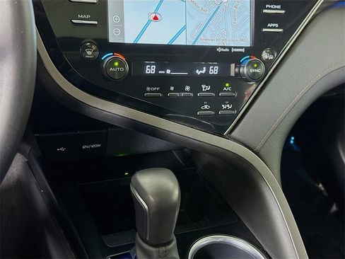 Certified 2020 Toyota Camry XLE w/ Sunroof Package image 10
