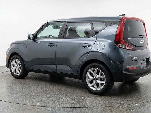 Used 2025 Kia Soul LX w/ LX Technology Package FWD image 5