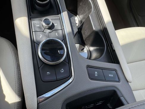 Certified 2022 Cadillac XT5 Premium Luxury image 17