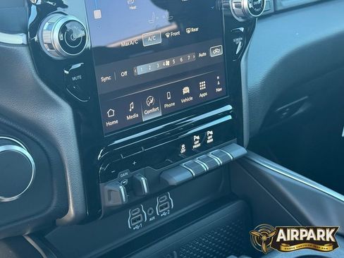 New 2026 RAM 1500 4x4 Crew Cab image 22