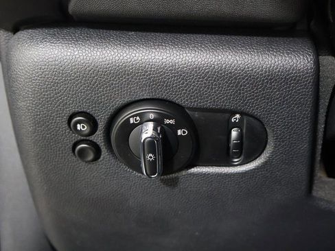 Used 2020 MINI Cooper 2-Door Hardtop w/ Storage Package image 21