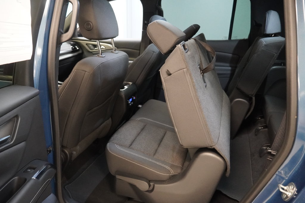 Used 2024 Chevrolet Traverse LS w/ Midnight/Sport Edition AWD/4WD image 19