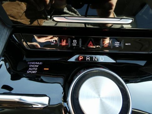 Used 2024 Jeep Wagoneer Series II w/ Premium Group I image 32