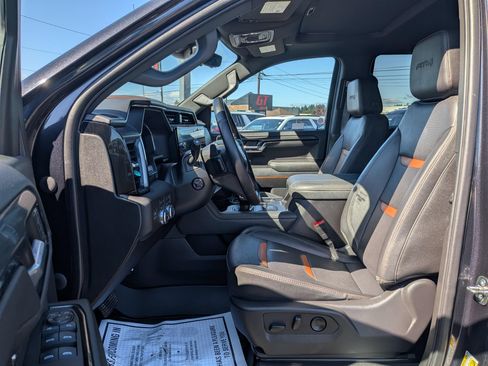 Used 2023 GMC Sierra 1500 AT4 w/ Technology Package AWD/4WD image 6