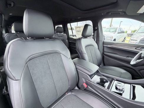 New 2026 Jeep Grand Cherokee L 2WD image 24