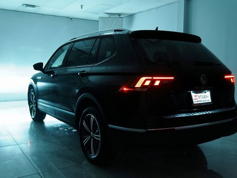 Used 2024 Volkswagen Tiguan Wolfsburg Edition image 40