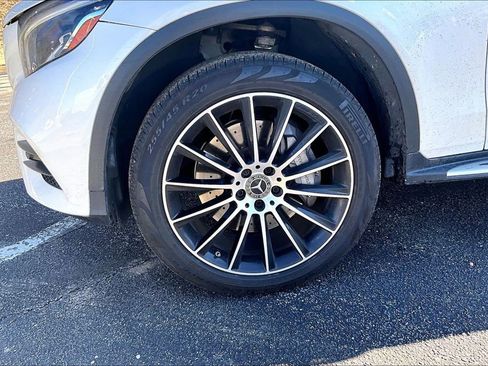 Used 2019 Mercedes-Benz GLC 300 w/ AMG Line image 4
