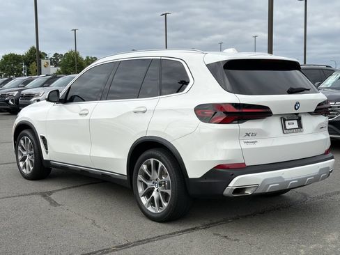 Used 2024 BMW X5 xDrive40i w/ Premium Package AWD/4WD image 3