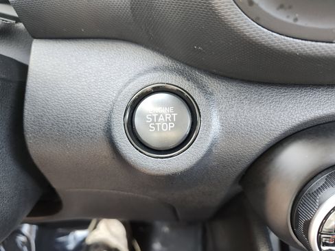 Used 2025 Hyundai Venue SEL FWD image 8