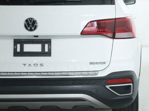Used 2023 Volkswagen Taos SE w/ Panoramic Sunroof Package FWD image 46