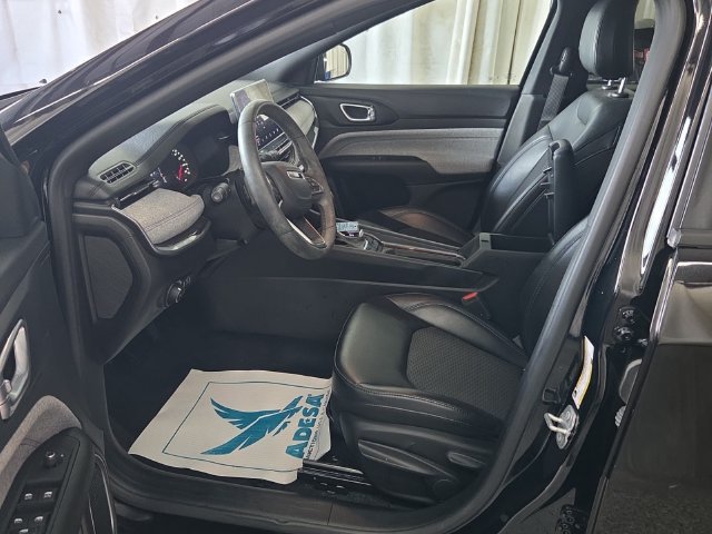 Used 2023 Jeep Compass Latitude AWD/4WD image 5