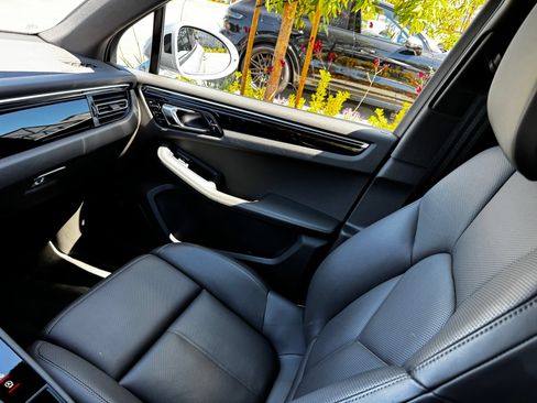 Certified 2024 Porsche Macan AWD/4WD image 26