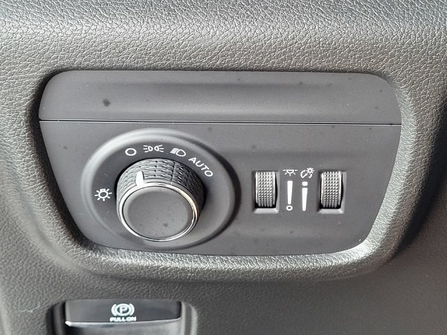 Used 2023 Jeep Grand Cherokee L Laredo AWD/4WD image 13